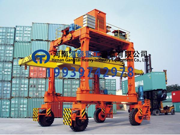 哪些结构特点使集装箱跨运车适应狭窄堆场