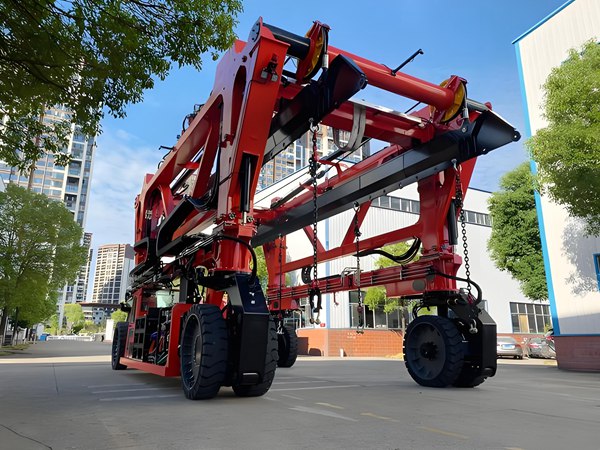 广东湛江新旧港口跨运车该怎样合理选型 跨运车厂家